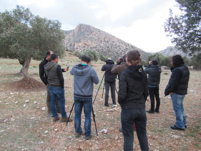 Asistentes al taller durante la salida al territorio de una de las pocas parejas de águila de Bonelli de Grecia. 