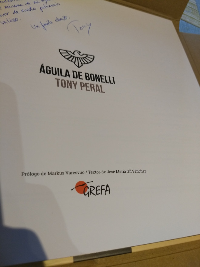 Página de presentación de un ejemplar con dedicatoria del libro sobre el águila de Bonelli de Tony Peral. Incluye el logotipo de GREFA, ONG que cordina el proyecto AQUILA a-LIFE.