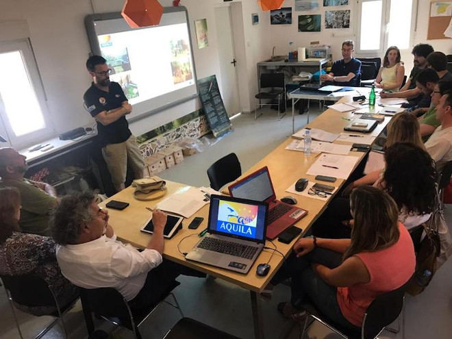 Otro momento de la reunión de los socios de AQUILA a-LIFE con el monitor de LIFE en la sede de GREFA.