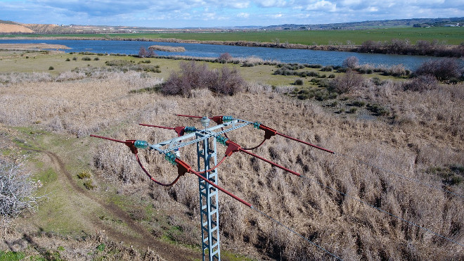 Uno de los apoyos corregidos gracias a AQUILA a-LIFE en un tendido de Burujón (Toledo), cerca del embalse de Castrejón.