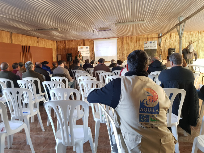 Un momento de la charla de Marina Tysoe, coordinadora local de AQUILA a-LIFE en Mallorca.