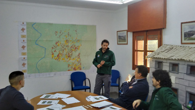 Un momento de la reunión del pasado 14 de febrero en Cáseda (Navarra) entre AQUILA a-LIFE y sectores clave del municipio.