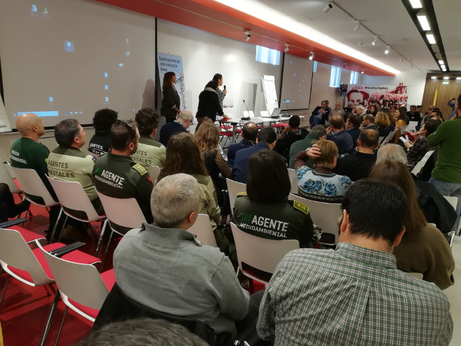 Un centenar de participantes acudieron al taller sobre tendidos eléctricos y aves convocado por la Plataforma SOS Tendidos Eléctricos.