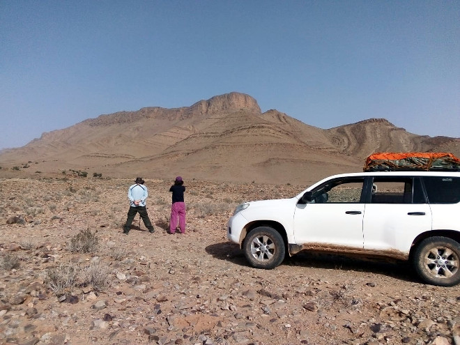 Revisando una zona de cortados de Marruecos para localizar rapaces en el marco del Programa Atlas.