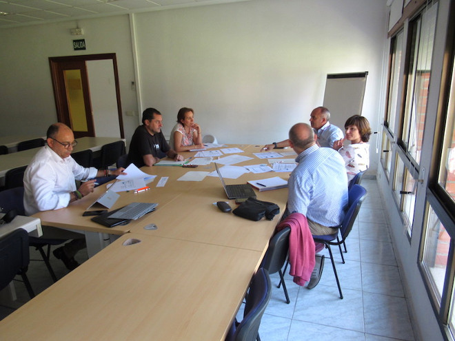 Participantes de uno de los siete grupos de trabajo que se crearon durante el desarrollo del taller.