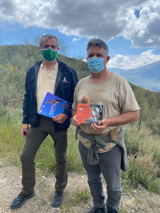 De izquierda a derecha, Francisco Muñoz, director del Parque Nacional de Sierra Nevada, y Ernesto Álvarez, presidente de GREFA.