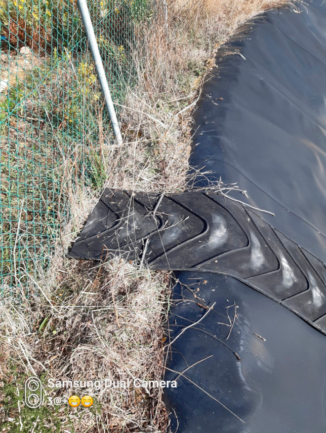 Detalle de la goma utilizada en la lengüeta de uno de los dos sistemas ensayados. El material procede de cintas transportadoras desechadas de una cantera.