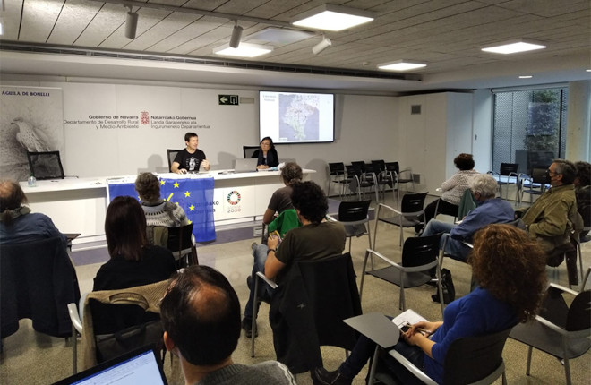 Momento de la presentación de una de las ponencias programadas en la reunión de Pamplona sobre el águila de Bonelli.