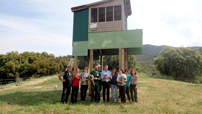 Foto de familia antes de introducir a las águilas en el Hacking